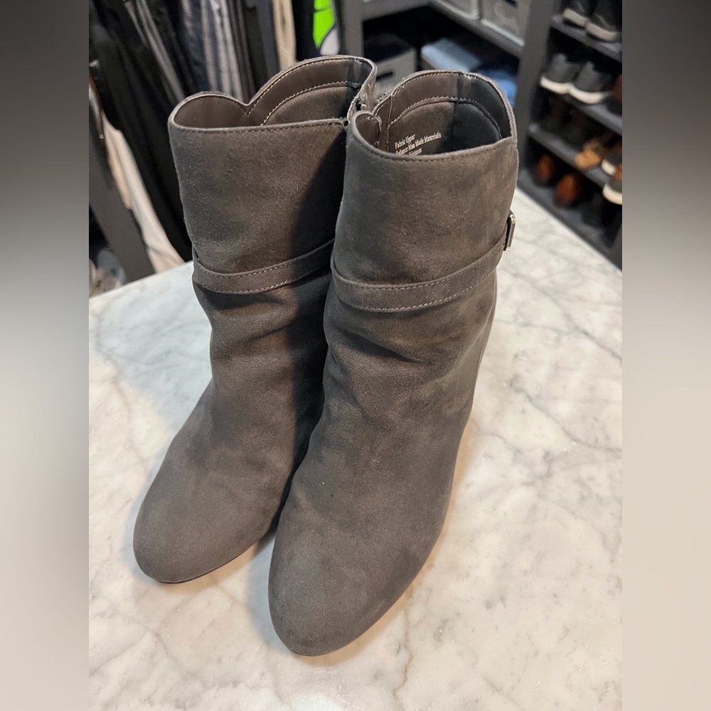Size 10 Grey Suede boots